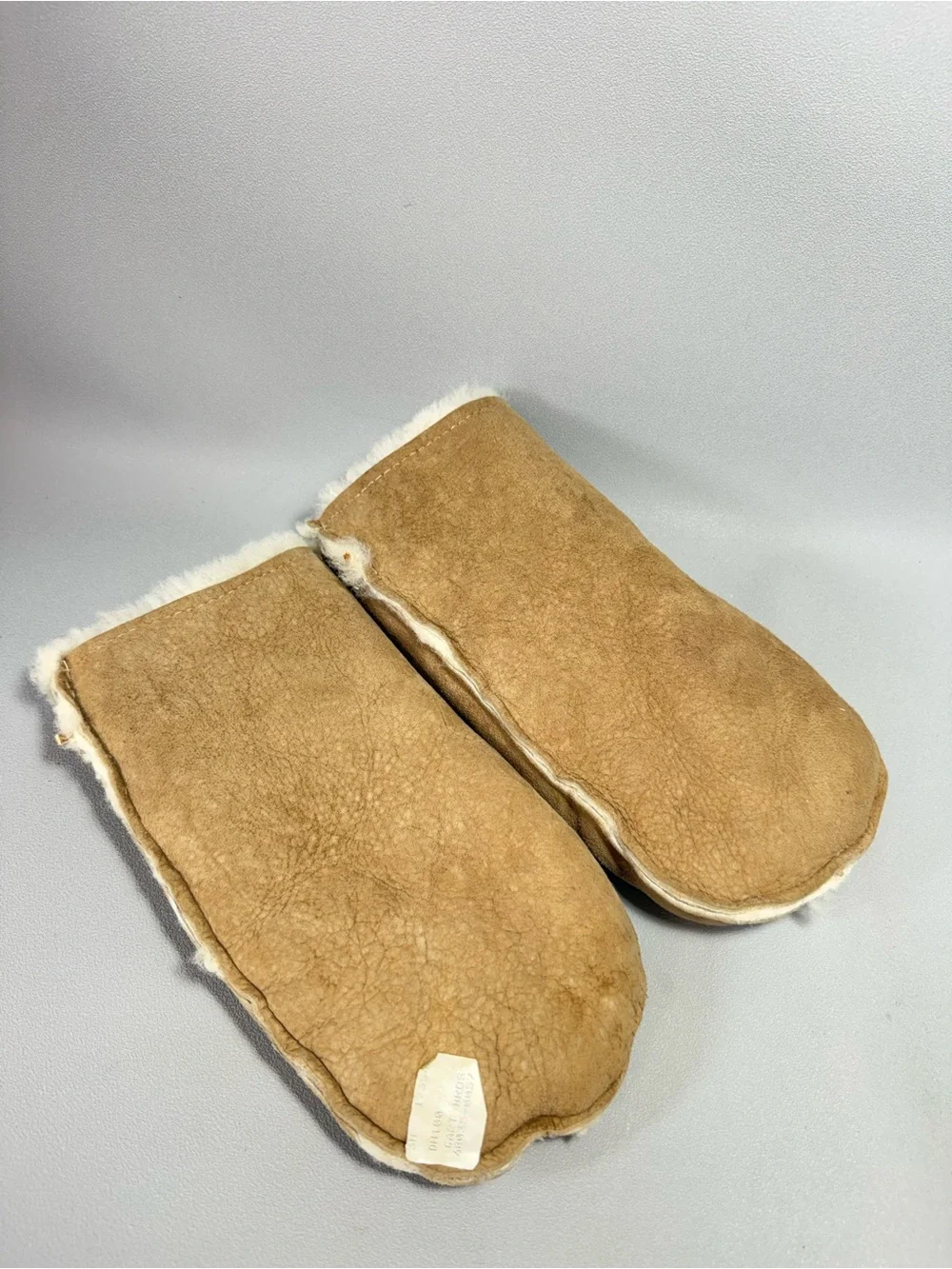 Vintage Deadstock Tan Lambskin Suede Leather Shearling Lined Cuff Mittens